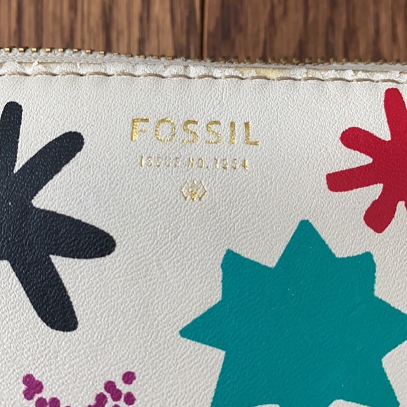 2 for $10 - Fossil Wallet - Picture 3 of 16
